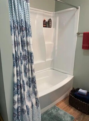 Shower, hair dryer, towels, toilet paper - Sunset Roost @ Arise Animal Rescue Farm (Raleigh)