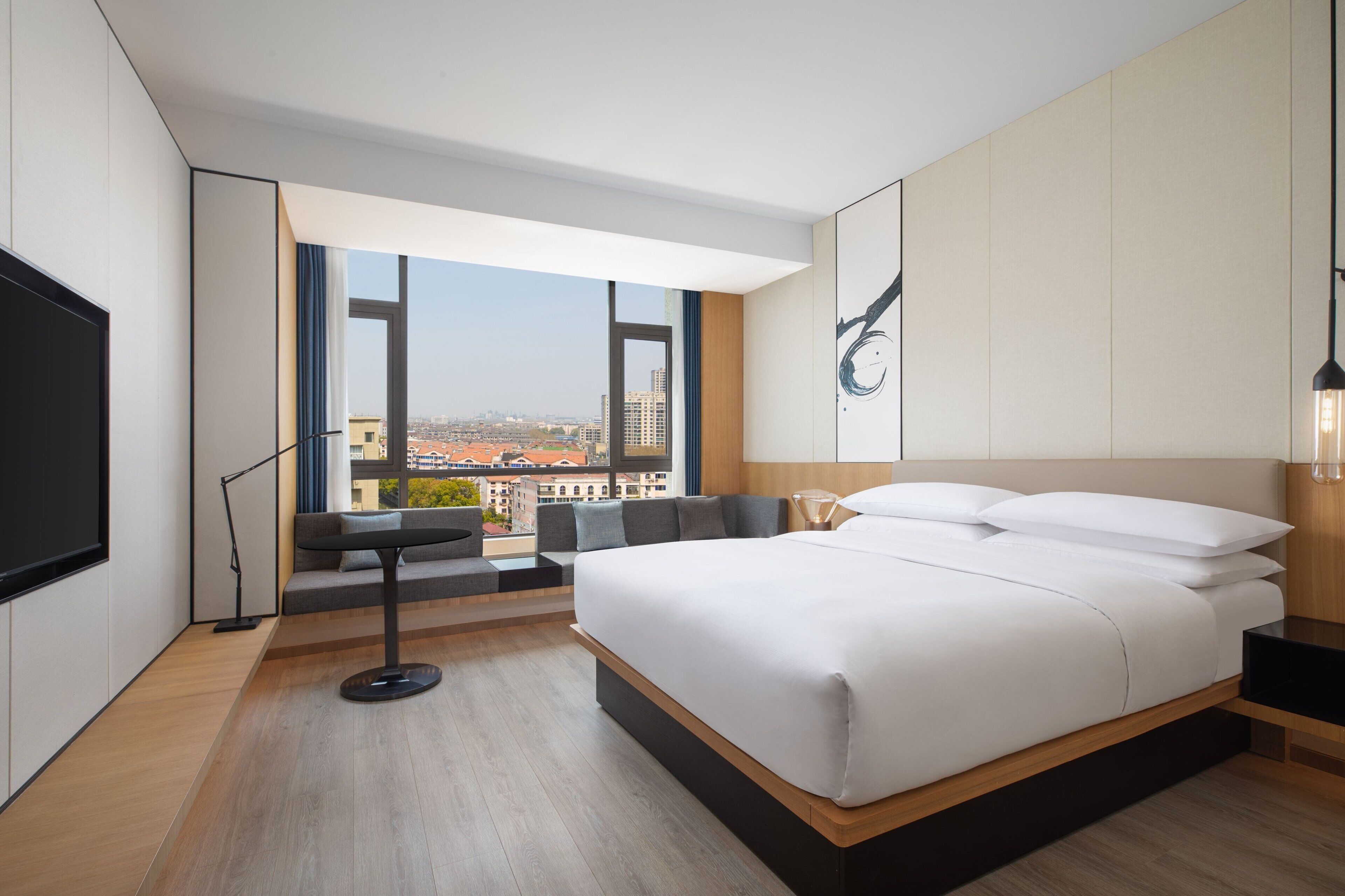 Standard Room, 1 King Bed, City View
