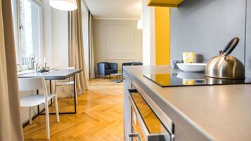 Fridge, oven, stovetop, dishwasher