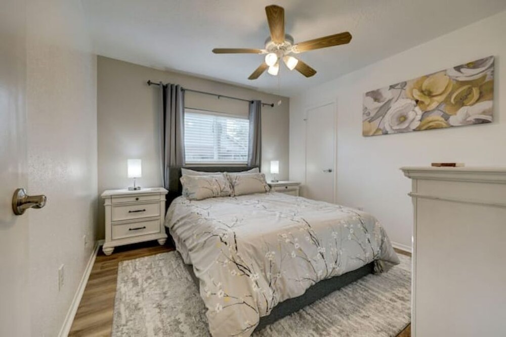Peaceful Hideaway with 3 queens Heritage Park Vrbo