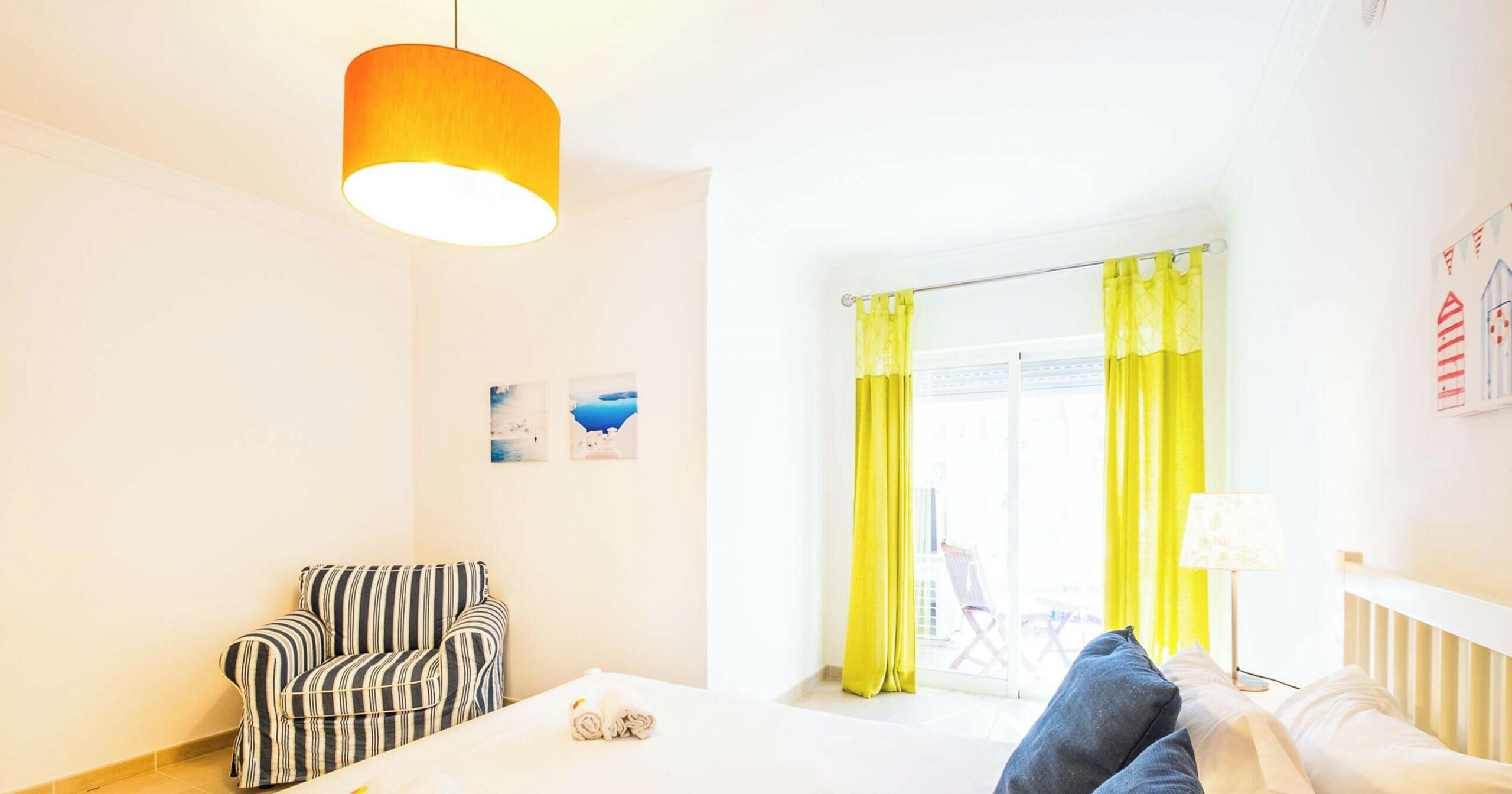 Iron/ironing board, travel cot, free WiFi