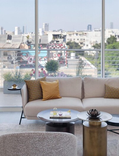 Huge Duplex~Mini Penthouse Luxury 3BR by Sheinkin