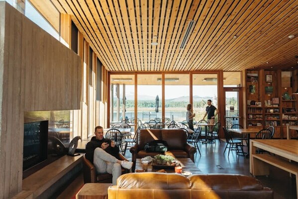 Dining - Black Butte Mountain Retreat w/ Private Sauna (Sisters)