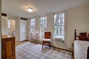 2 室のベッドルーム、アイロン / アイロン台、WiFi (無料)、ベッドシーツ