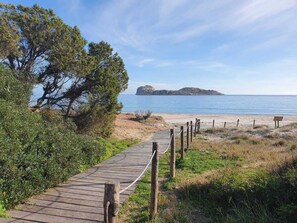 Beach nearby - Villa near the sea submerged in greenery (Teulada)