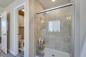 Hair dryer, towels - Wolfforth Home w/ Yard ~ 14 Mi to Lubbock (Wolfforth)