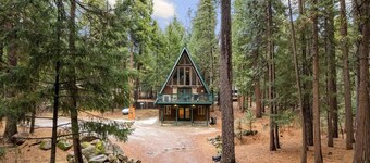 Cozy A-Frame + Lassen + Hot Tub