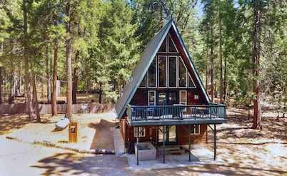 Cozy A-Frame + Lassen + Hot Tub
