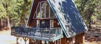 Lassen A-Frame Cabin w/ Hot Tub