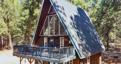 Lassen A-Frame Cabin w/ Hot Tub