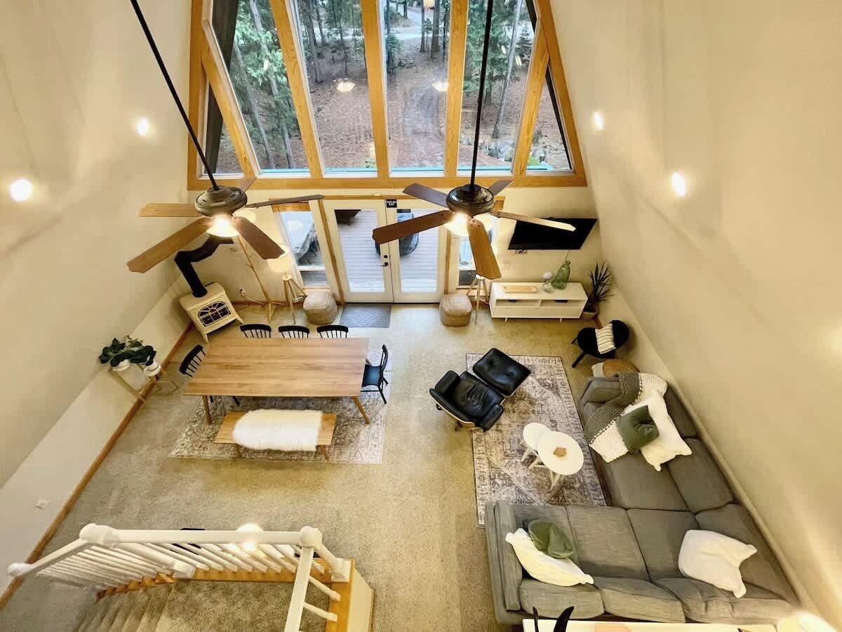 TV, fireplace, offices
