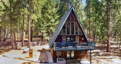 Lassen A-Frame Cabin w/ Hot Tub
