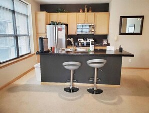 Private kitchen - GL 136 APT 409 2BD/2BA Apartment-Milwaukee WI (Milwaukee)