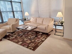 Living area - GL 136 APT 409 2BD/2BA Apartment-Milwaukee WI (Milwaukee)