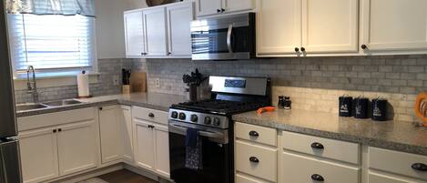 Mikrowelle, Ofen, Herdplatte, Geschirrspüler