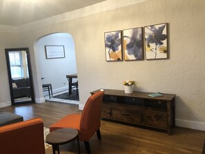 Interior - Cozy Bungalow in Park Circle (North Charleston)