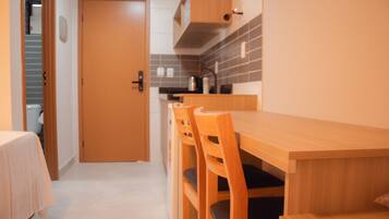 Roupas de cama premium, frigobar, individualmente decorados