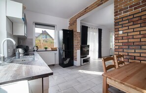 Réfrigérateur, surface de cuisson, lave-vaisselle