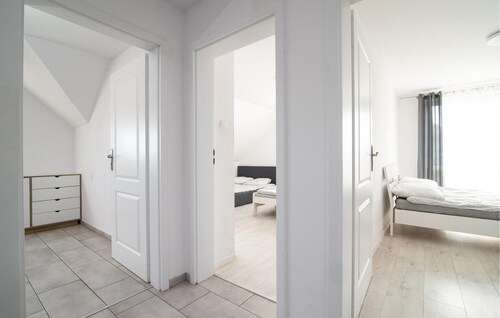 Gorgeous home in Miciszewice with WiFi