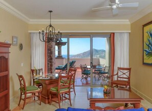 Dining - Executive Suite Ocean View (Cabo San Lucas)