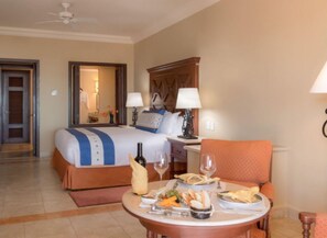 2 bedrooms, WiFi - Executive Suite Ocean View (Cabo San Lucas)