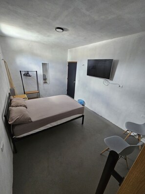 3 habitaciones, escritorio, wifi gratis y ropa de cama 