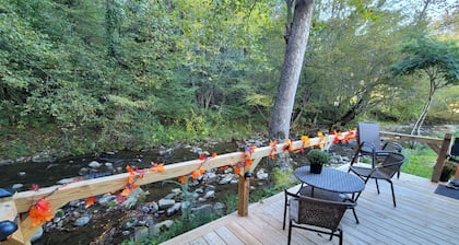 Glamping Creekside w/ Private Deck and Bath House