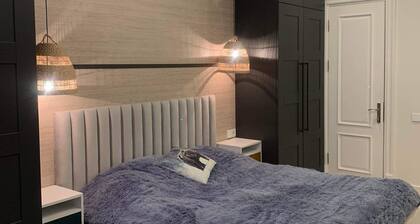 Lovely and spacious 2-bedroom condo in downtown Baku