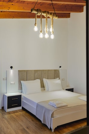 Family Quadruple Room | Minibar, desk, free WiFi, bed sheets