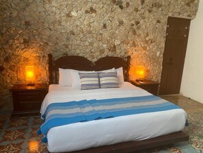 Standard Room, 1 King Bed | Free WiFi, bed sheets - Hotel Casa Azuli (Mérida)