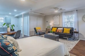 1 habitación, tabla de planchar con plancha, wifi y ropa de cama