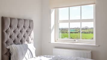 4 bedrooms, free WiFi, bed sheets