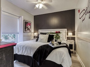 1 bedroom, iron/ironing board, free WiFi, bed sheets - Easy Peasy PF~NO STAIRS | Free Tix | Indoor Pool (Pigeon Forge)