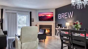 Smart TV, fireplace