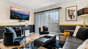 Smart TV, fireplace