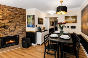 Dining - Walk to Anakeesta | Romantic 1BR 5 min walk to Anakeesta and Downtown (Gatlinburg)