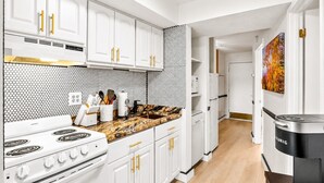 Coffee/tea maker, fridge, microwave, oven
