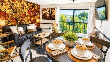 Smart TV, fireplace