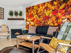 Smart TV, fireplace - Modern Mtn Retreat | Patio & Cozy Fall Vibes (Gatlinburg)