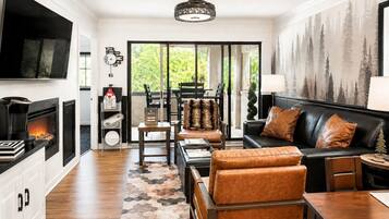 Smart TV, fireplace