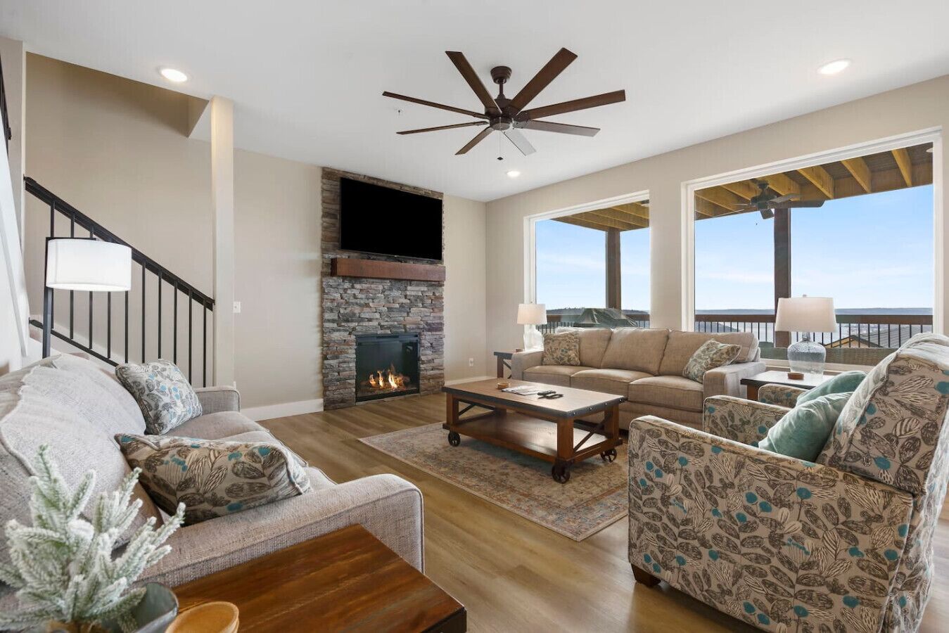 Enjoy the comforts of the Living Room while looking at the beautiful view of Table Rock Lake.