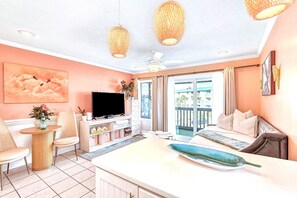 Smart TV, stereo - Private Balcony - Pickle Ball - Beach and Pool (Tybee Island)