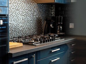 Refrigerador, microondas, horno y lavavajillas 