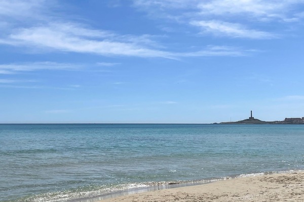 Una spiaggia nelle vicinanze