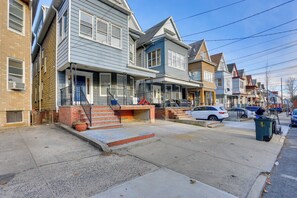 Exterior - Jersey City Apt Near Liberty State Park & Metlife! (Jersey City)