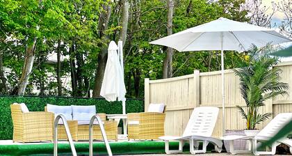 Luxury New Haven Retreat • Private Pool, Gym, Cinema • Near Yale & Beaches