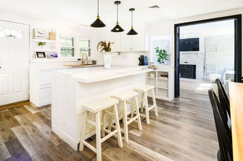 Luxury New Haven Retreat • Private Pool, Gym, Cinema • Near Yale & Beaches