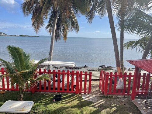 Studio facing the sea and only 15 minutes from the public ferry