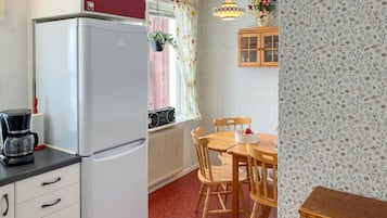 KylskÄp, spishÀll, diskmaskin och kaffe- och tebryggare