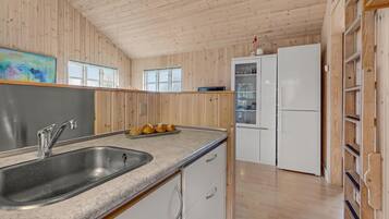 Geladeira, cooktop, lava-louças, cafeteira/chaleira